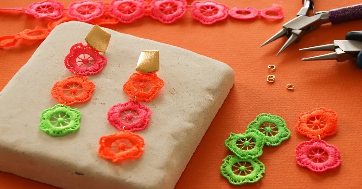 Gioielli di tendenza: 9 idee di gioielli fluorescenti fai da te Gioielli di tendenza: 9 idee di gioielli fluorescenti fai da te