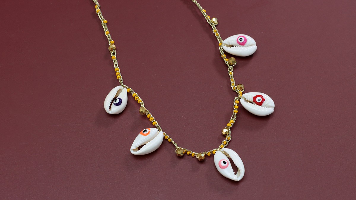 Schema Realizzare un bracciale o una collana all'uncinetto con il punto catenella