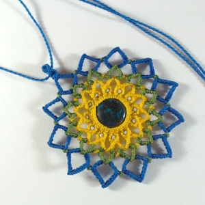 pendentif marcramé avec pierre naturelle