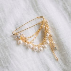 broche métal doré