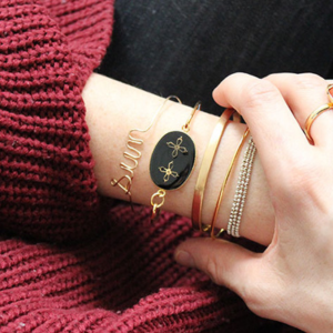 Bracelet jonc avec inclusion