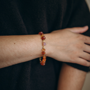 bracelet perles en cornaline et intercalaire coeur