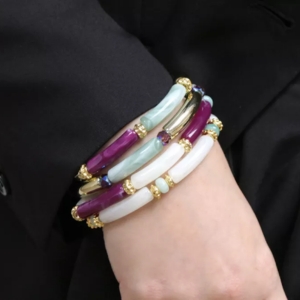 bracelet grosses perles tubes incurvées viollettes