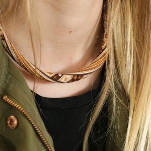 collier spirale au crochet perles marron