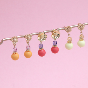 Boucles d'oreilles en cristal et perles color&eacute;es