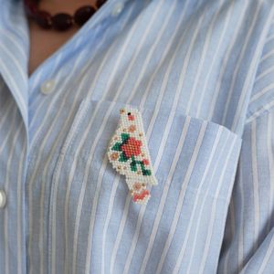 idée bijoux à vendre marché de noel - broche tissée en rocailles