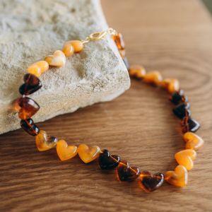 collier perles coeur en résine