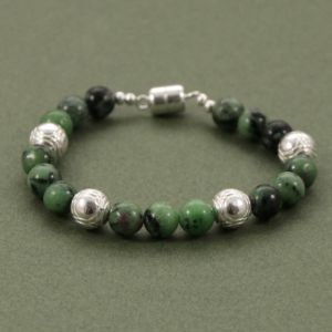 bracelet homme avec pierres gemmes vertes