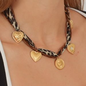 collier charms léopard - tendance bijoux automne hiver 2026 2027