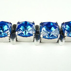 Bracciale Eléonore in perle PureCrystal e perle di vetro di Puca : Tappa 8