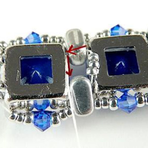 Bracciale Eléonore in perle PureCrystal e perle di vetro di Puca : Tappa 13