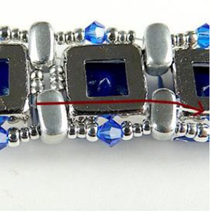 Bracciale Eléonore in perle PureCrystal e perle di vetro di Puca : Tappa 14