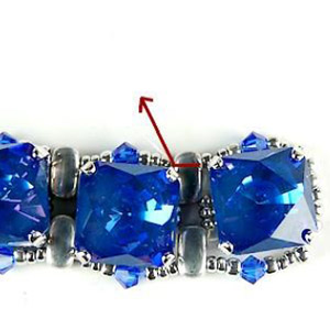 Bracciale Eléonore in perle PureCrystal e perle di vetro di Puca : Tappa 16