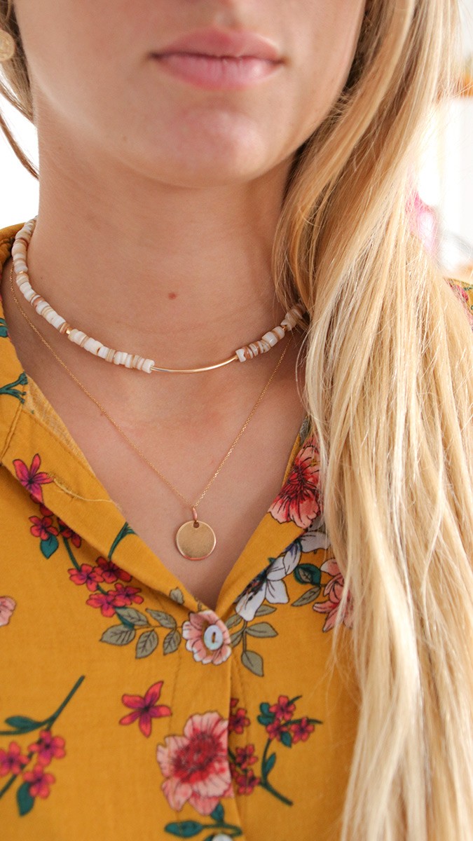 Schema Bracciale 2 in 1 in madreperla heishi e perle riempite d'oro