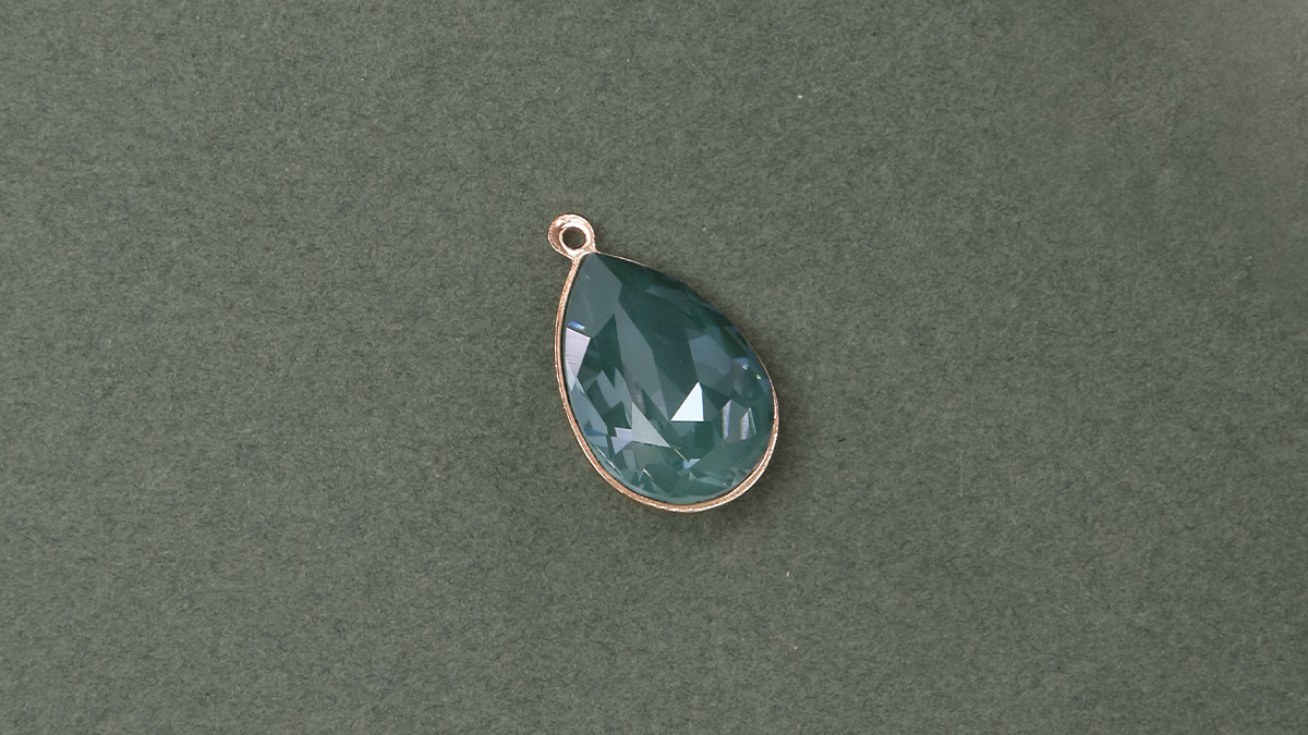 Orecchini di cristallo verde : Tappa 1 Orecchini di cristallo verde : Tappa 1