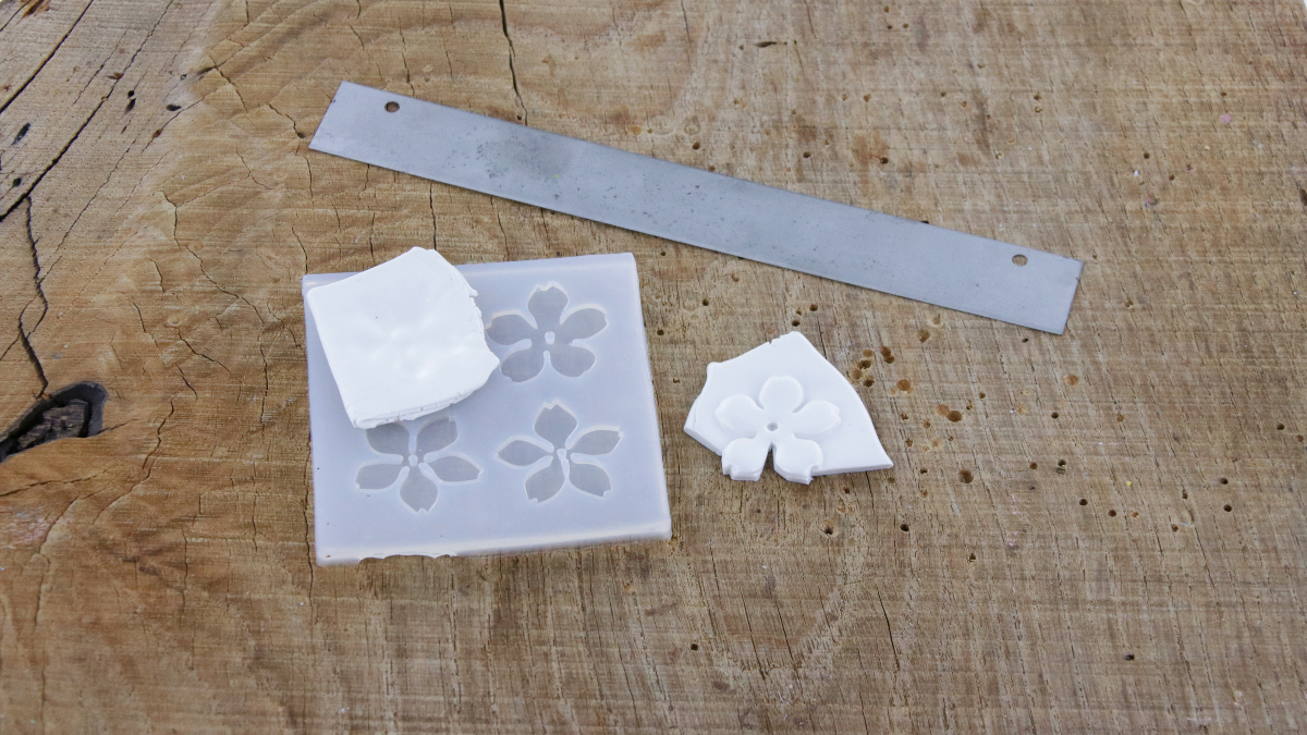 Orecchini a Fiore in Cernit Metallico : Tappa 1 Orecchini a Fiore in Cernit Metallico : Tappa 1