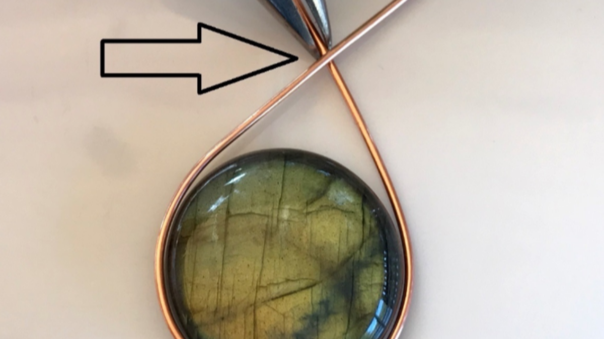 Set di pendenti in pietra preziosa con filo di rame : Tappa 3