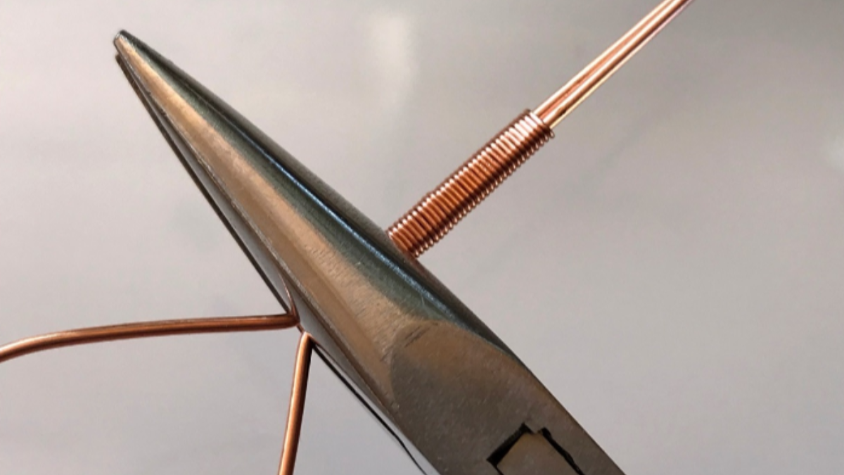 Set di pendenti in pietra preziosa con filo di rame : Tappa 10