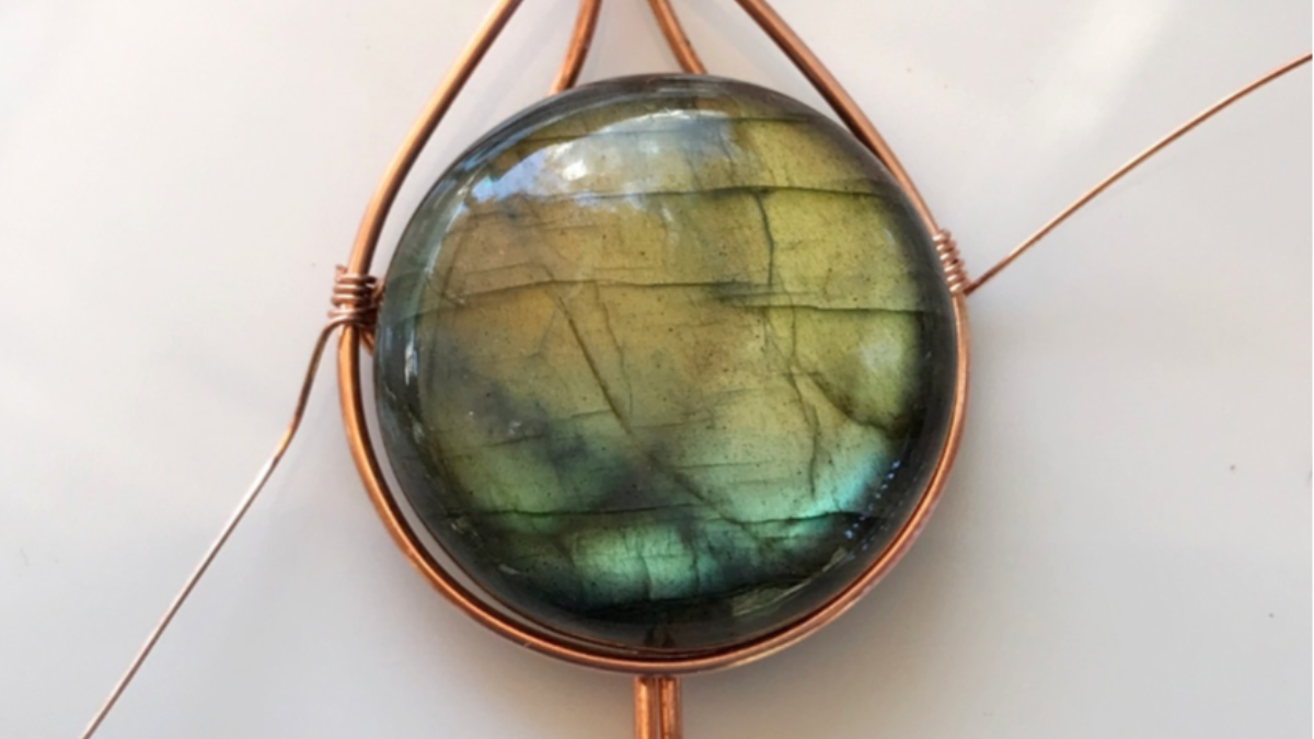 Set di pendenti in pietra preziosa con filo di rame : Tappa 24