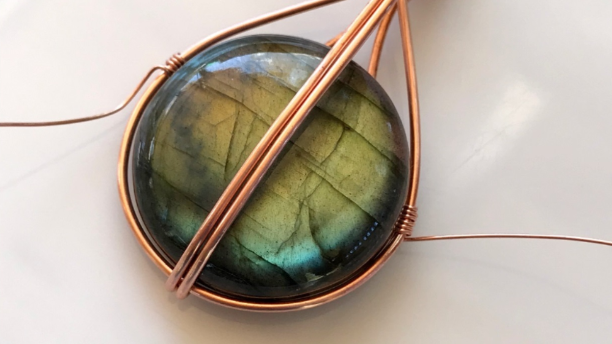 Set di pendenti in pietra preziosa con filo di rame : Tappa 25