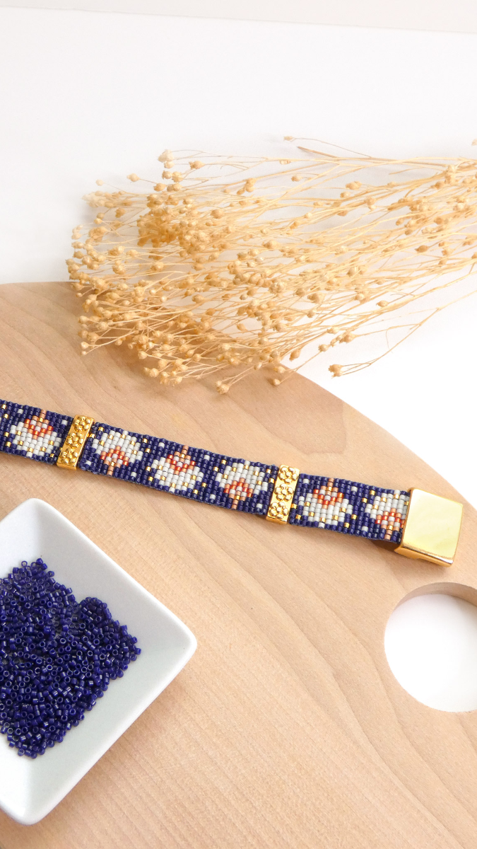 Bracciale Miyuki con fiori dorati e chiusura magnetica