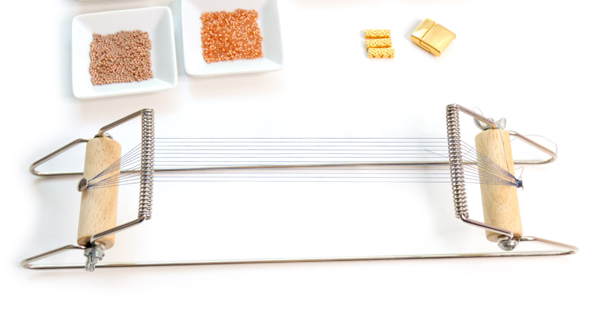 Bracciale Miyuki con fiori dorati e chiusura magnetica : Tappa 1