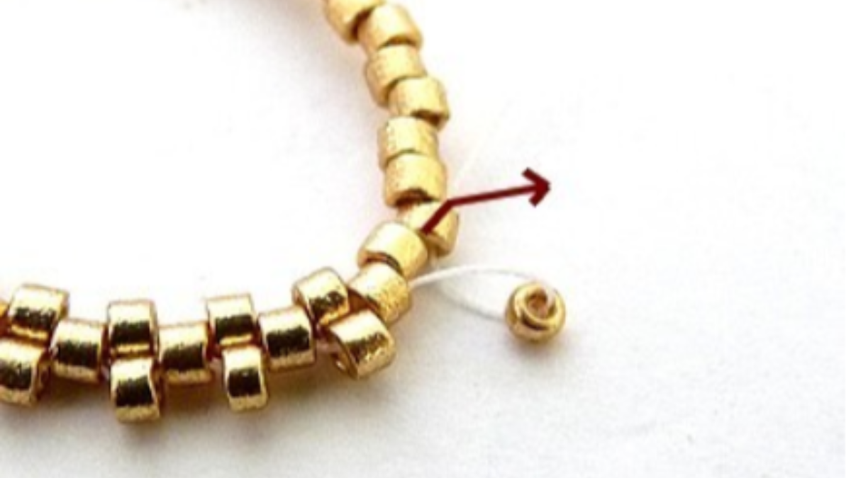 Accessorio borsa, angelo perla pompon con perle Athos di Puca : Tappa 3