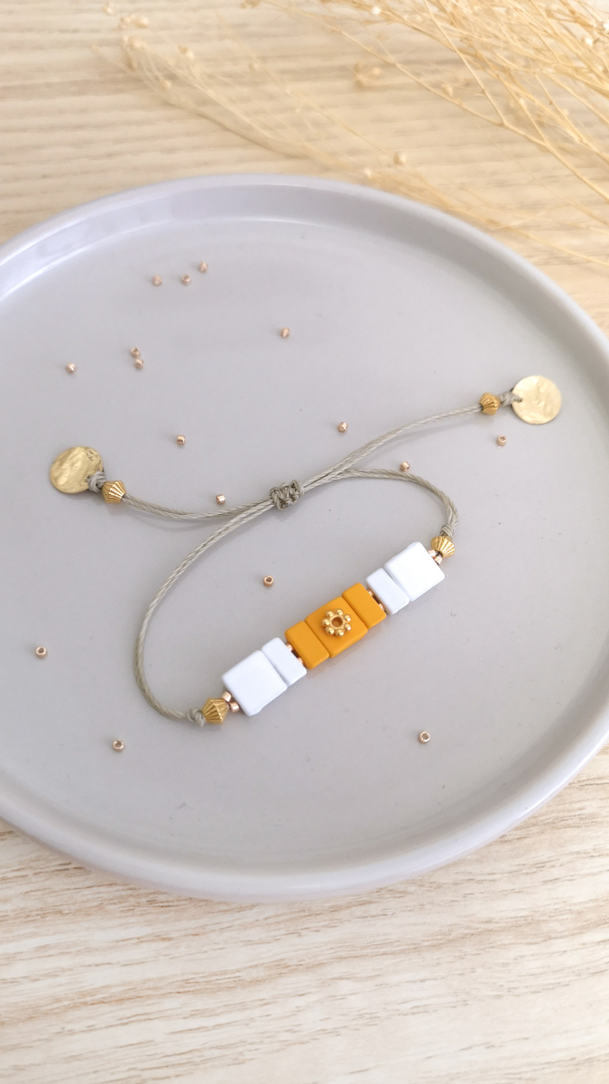 Schema Bracciale regolabile con perline effetto gomma quadrata