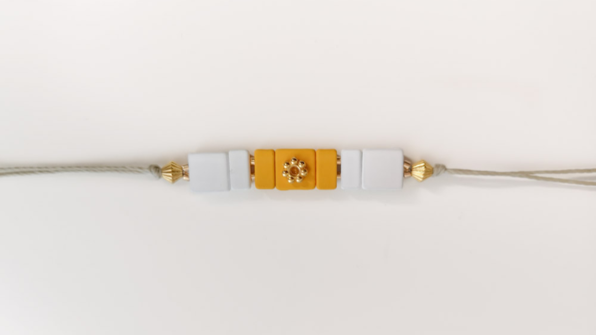 Bracciale regolabile con perline effetto gomma quadrata : Tappa 2