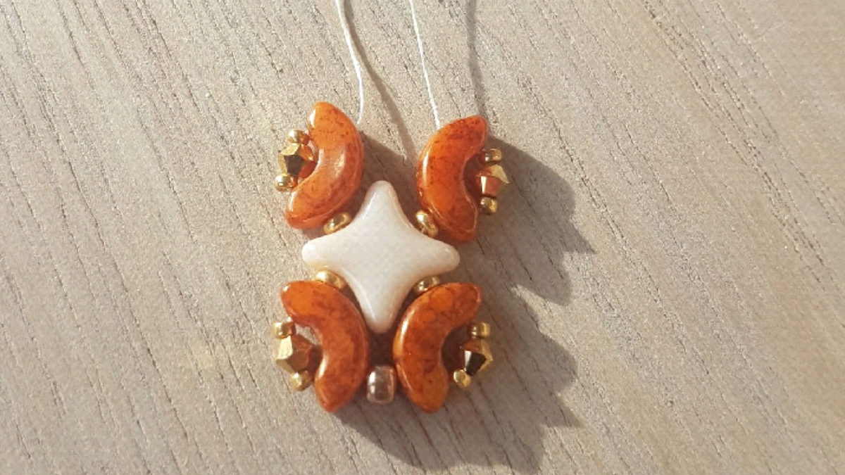 Bracciale chic da festa con perline Starbeads e perline Arcos di Puca : Tappa 5 Bracciale chic da festa con perline Starbeads e perline Arcos di Puca : Tappa 5