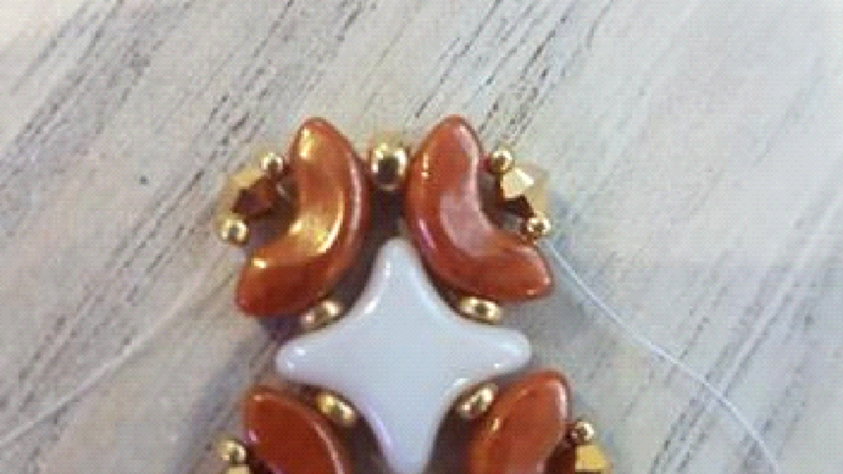 Bracciale chic da festa con perline Starbeads e perline Arcos di Puca : Tappa 6 Bracciale chic da festa con perline Starbeads e perline Arcos di Puca : Tappa 6