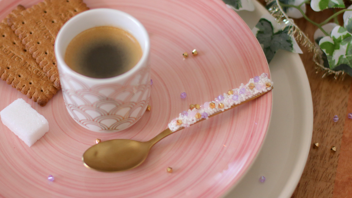 Cucchiaio fai da te Custo con perline di semi e perline di cristallo