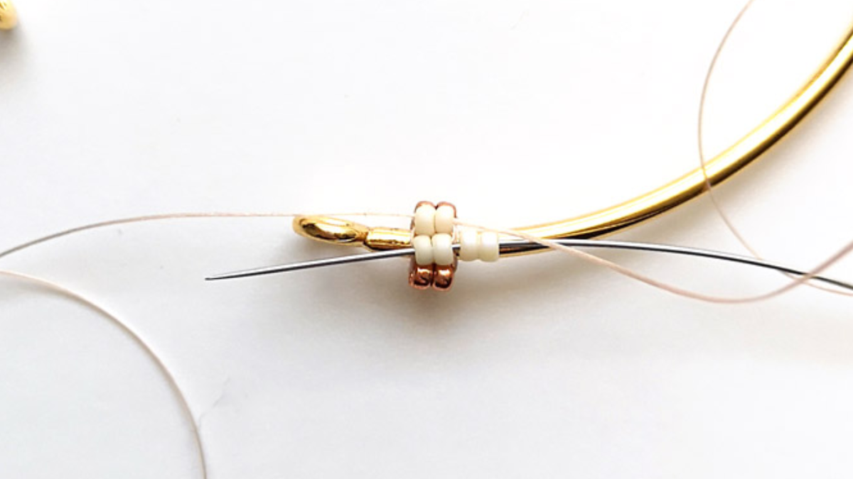 Bracciale a spina di pesce intrecciato con perle di semi Miyuki 15/0 : Tappa 6