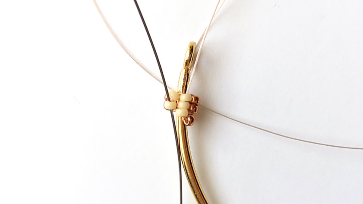 Bracciale a spina di pesce intrecciato con perle di semi Miyuki 15/0 : Tappa 8