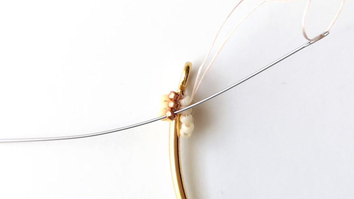 Bracciale a spina di pesce intrecciato con perle di semi Miyuki 15/0 : Tappa 10