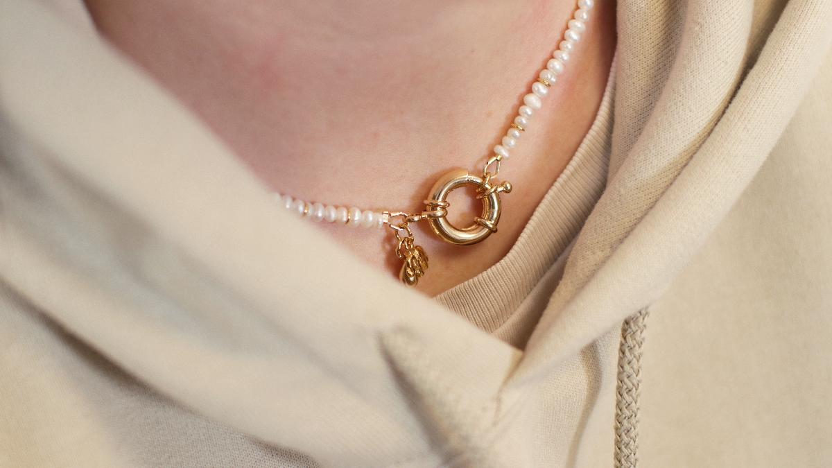 Schema Girocollo di perle d'acqua dolce con chiusura a boa placcata oro