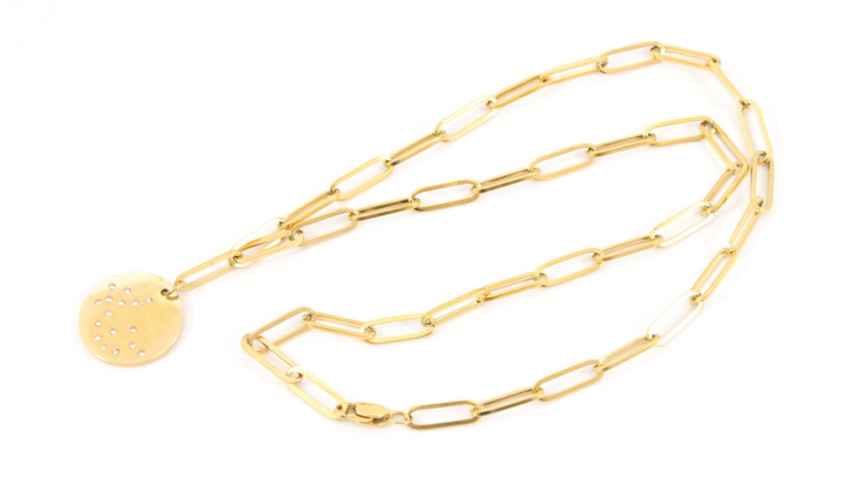 Fai da te Accatastamento di collane d'oro, maxi catene e girocolli di perle d'acqua dolce : Tappa 4 Fai da te Accatastamento di collane d'oro, maxi catene e girocolli di perle d'acqua dolce : Tappa 4