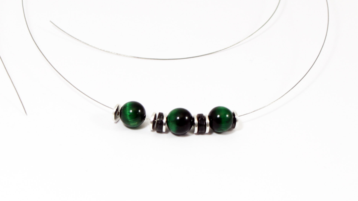 Collana da surfista per uomini heishis e occhio di tigre : Tappa 1