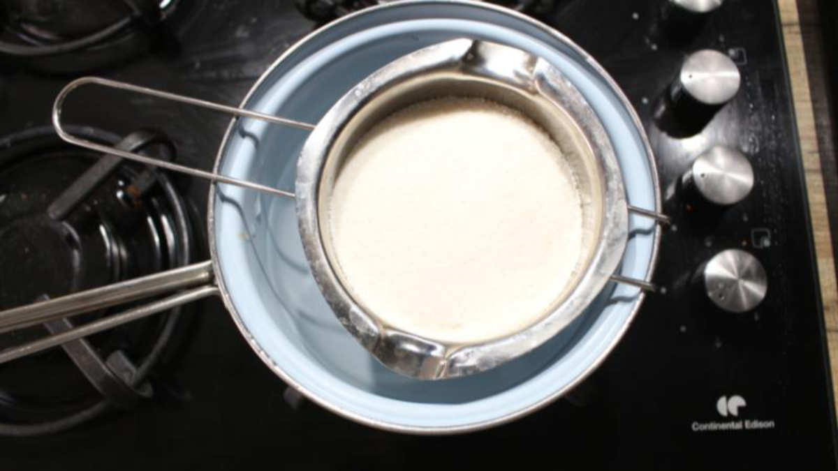 Candela profumata fai da te con fiori secchi : Tappa 1 Candela profumata fai da te con fiori secchi : Tappa 1