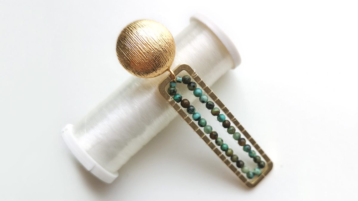 Orecchini rettangolari lunghi con perline di turchese africano : Tappa 6