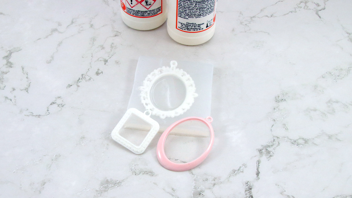 Cornici in resina con inclusione di carta fotografica : Tappa 2