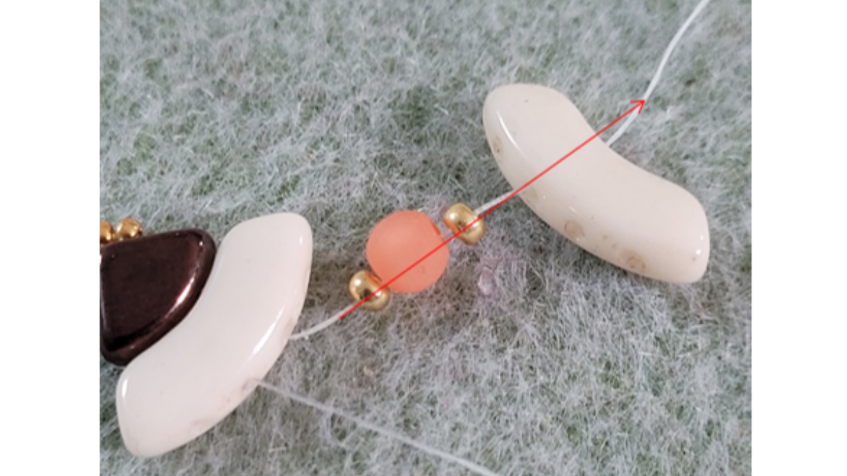 Vega Set Ciondolo e orecchini di perline di vetro Pieduo e Quadbow : Tappa 20 Vega Set Ciondolo e orecchini di perline di vetro Pieduo e Quadbow : Tappa 20