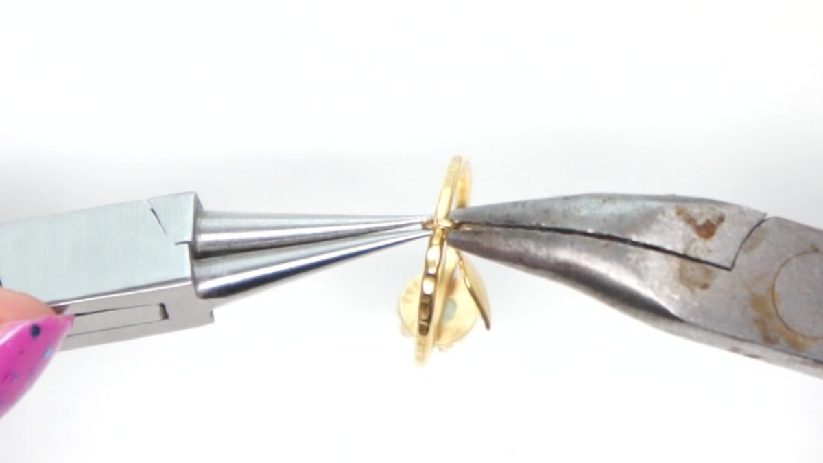 Anello con amazzonite cabochon placcato oro e stella d'oro : Tappa 4