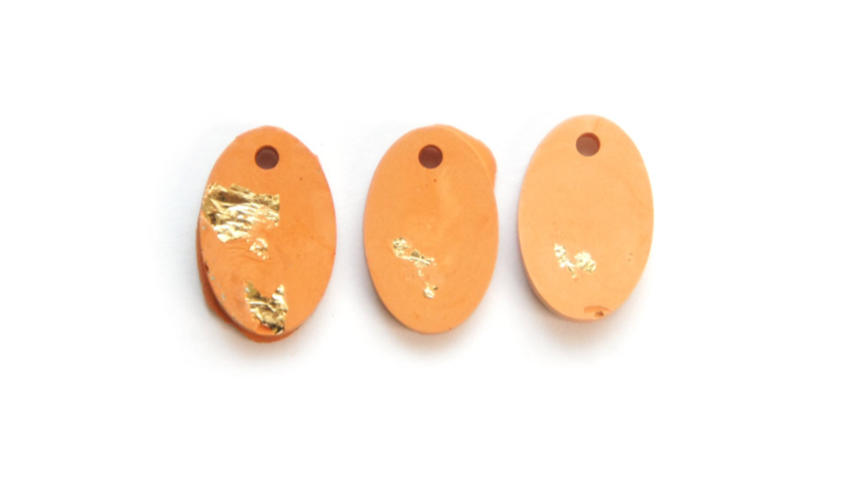 Tutorial per orecchini con imitazione di ceramica Raysin Moulding Powder : Tappa 3