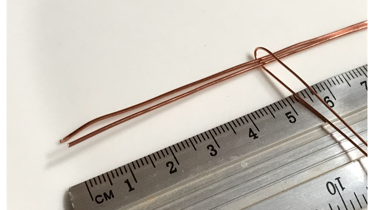 Ciondolo con cabochon di pietra preziosa e filo di rame : Tappa 3 Ciondolo con cabochon di pietra preziosa e filo di rame : Tappa 3