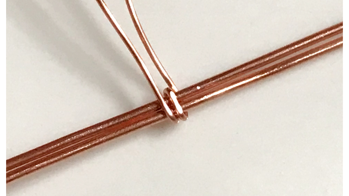 Ciondolo con cabochon di pietra preziosa e filo di rame : Tappa 6 Ciondolo con cabochon di pietra preziosa e filo di rame : Tappa 6