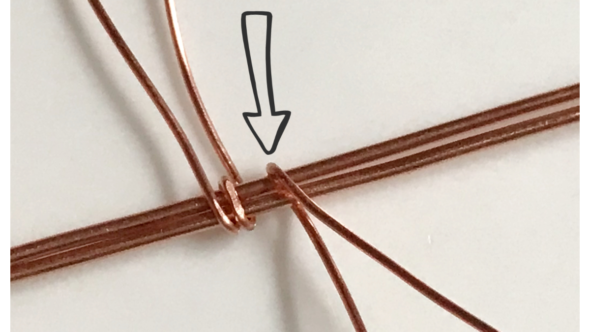 Ciondolo con cabochon di pietra preziosa e filo di rame : Tappa 8 Ciondolo con cabochon di pietra preziosa e filo di rame : Tappa 8