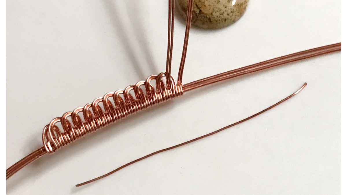 Ciondolo con cabochon di pietra preziosa e filo di rame : Tappa 18 Ciondolo con cabochon di pietra preziosa e filo di rame : Tappa 18