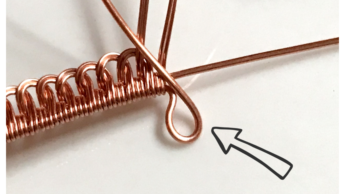 Ciondolo con cabochon di pietra preziosa e filo di rame : Tappa 20 Ciondolo con cabochon di pietra preziosa e filo di rame : Tappa 20