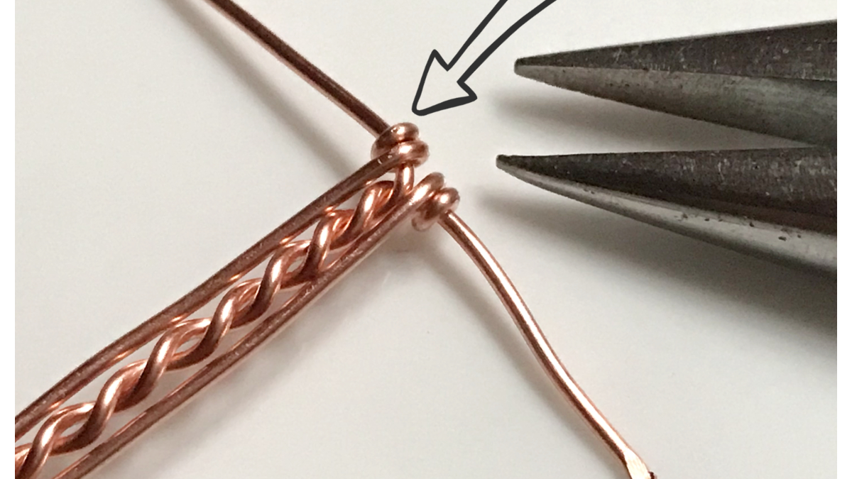 Ciondolo con cabochon di pietra preziosa e filo di rame : Tappa 34 Ciondolo con cabochon di pietra preziosa e filo di rame : Tappa 34